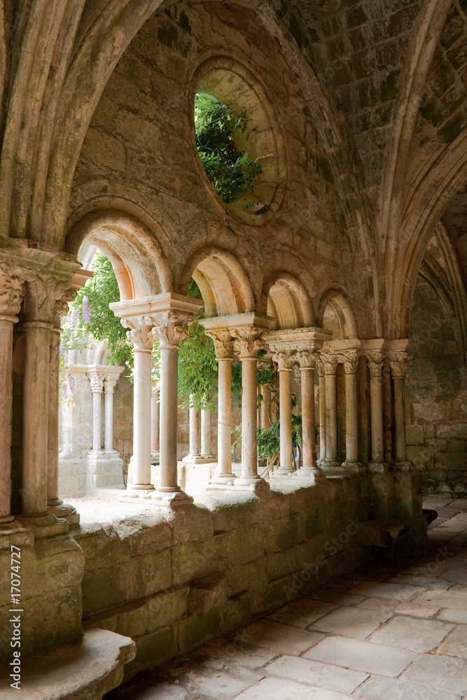 Obraz premium Cloître de l'abbaye de Fontfroide