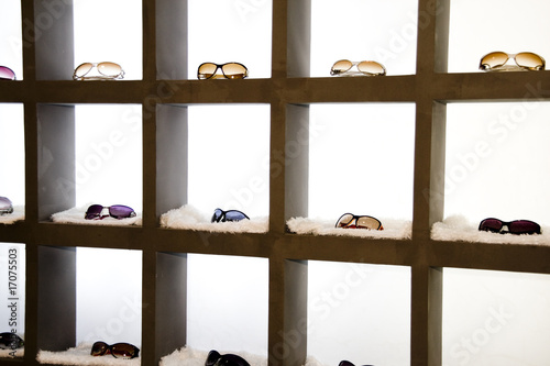 Eyeglasses display shelves