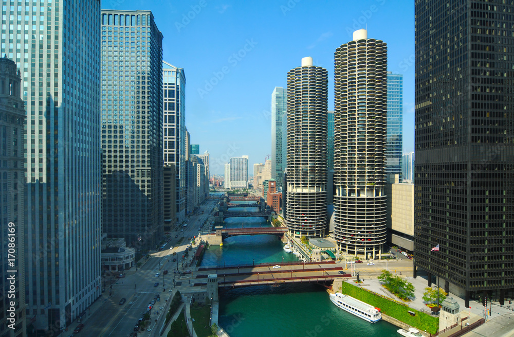 Fototapeta premium Chicago River seen from a high vantage