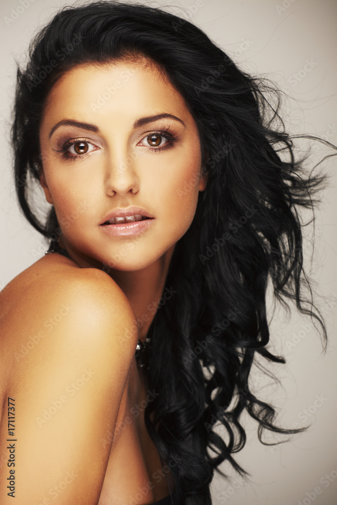 Naklejka premium beautiful brunett model in studio on light background