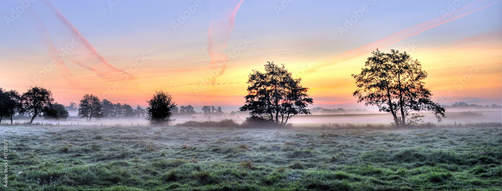 Obraz premium Sonnenaufgang im Winter