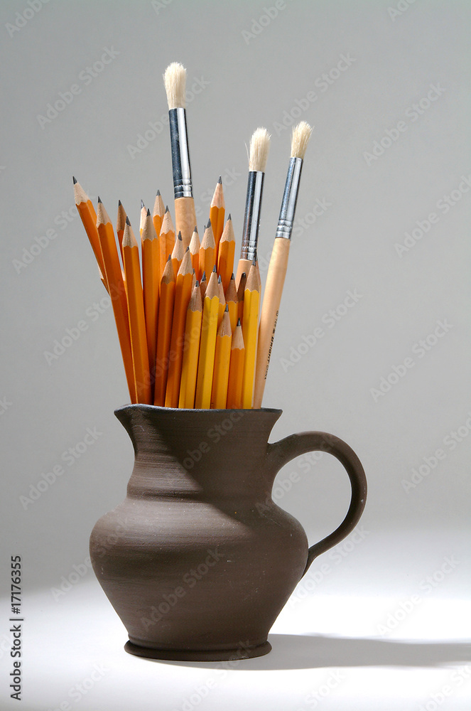 Φωτογραφία Pencils and brushes