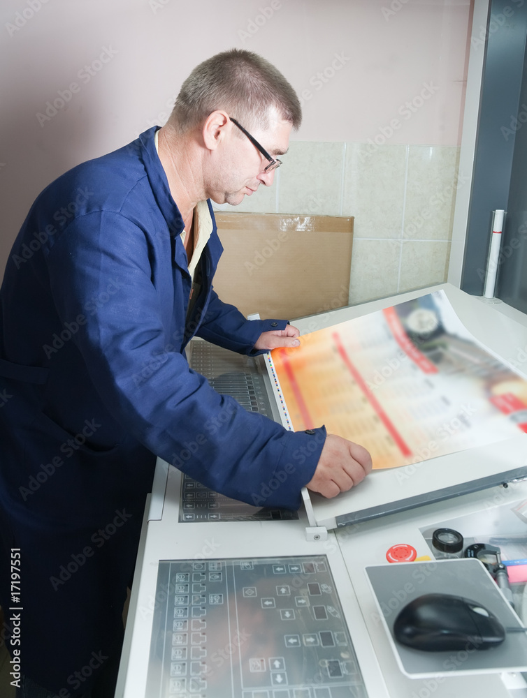Obraz premium Printer working at offset machine