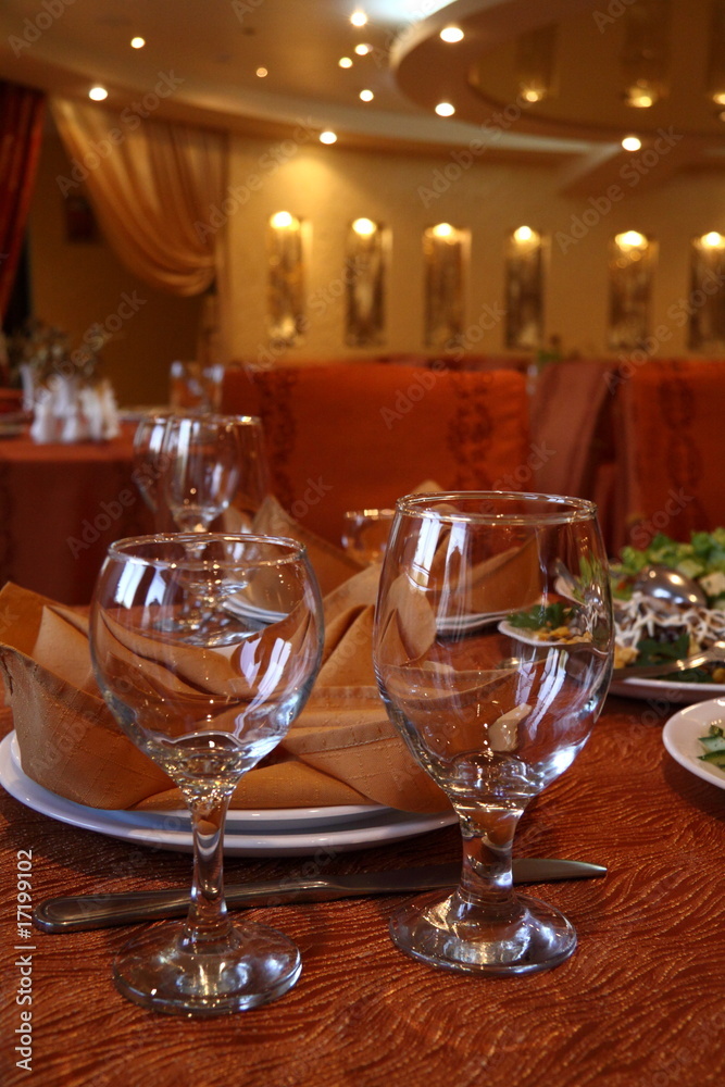 Decor in the restaurant. Glasses, napkins, evening. Decor in the restaurant. Glasses, napkins, evening.