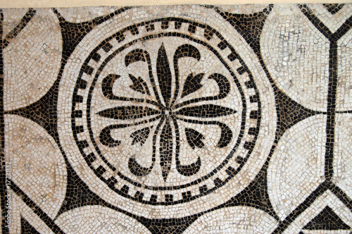Fiore - Mosaico ornamentale - El Jem - Tunisia photo