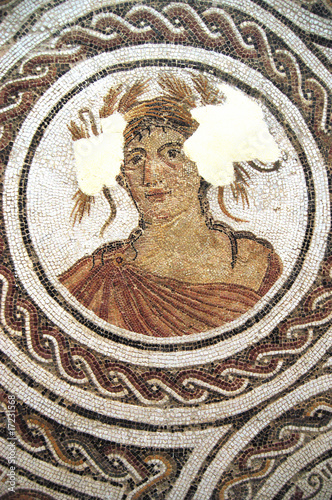 Personaggio femminile - mosaico - El Jem - Tunisia photo