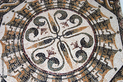 Mosaico ornamentale - El Jem - Tunisia photo
