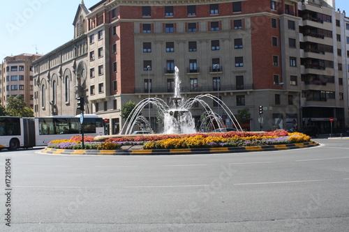 Fuente urbana en la plaza de Merindades (Pamplona) Navarra.