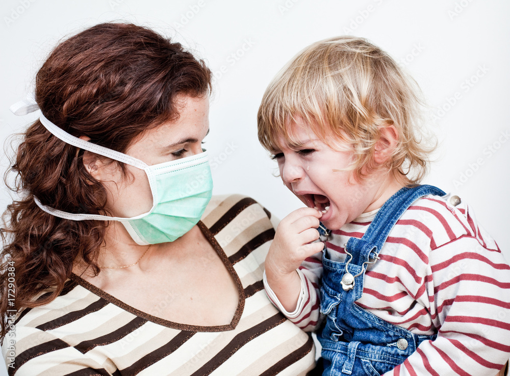 enfant triste maman malade microbe contamination virus masque Stock Photo |  Adobe Stock