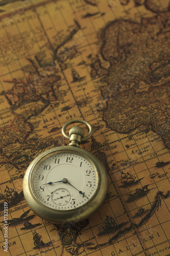 懐中時計と古地図