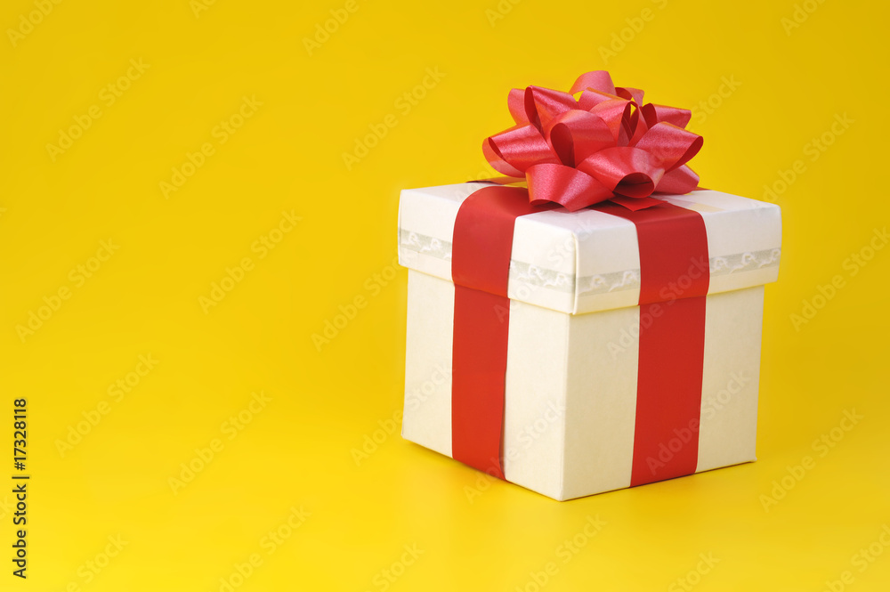 Obraz premium gift box on yellow