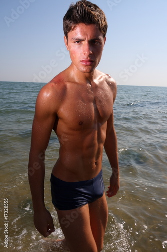 ragazzo in spiaggia