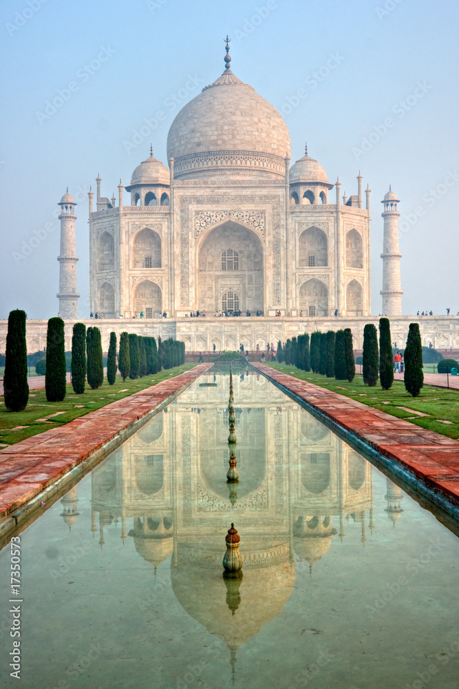 Fototapeta premium Taj Mahal at sunrise, Agra, Uttar Pradesh, India.