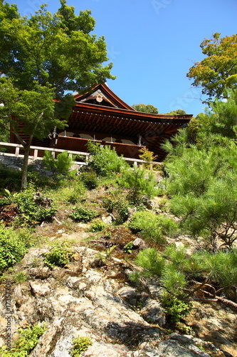 Un temple dans les montagnes japonaises