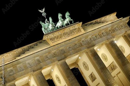 beleuchtetes Brandenburger Tor am Abend