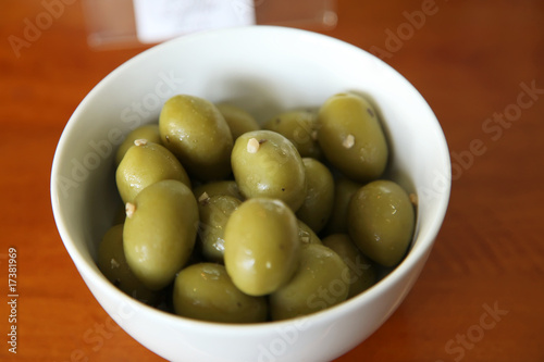 Marinaded green olives