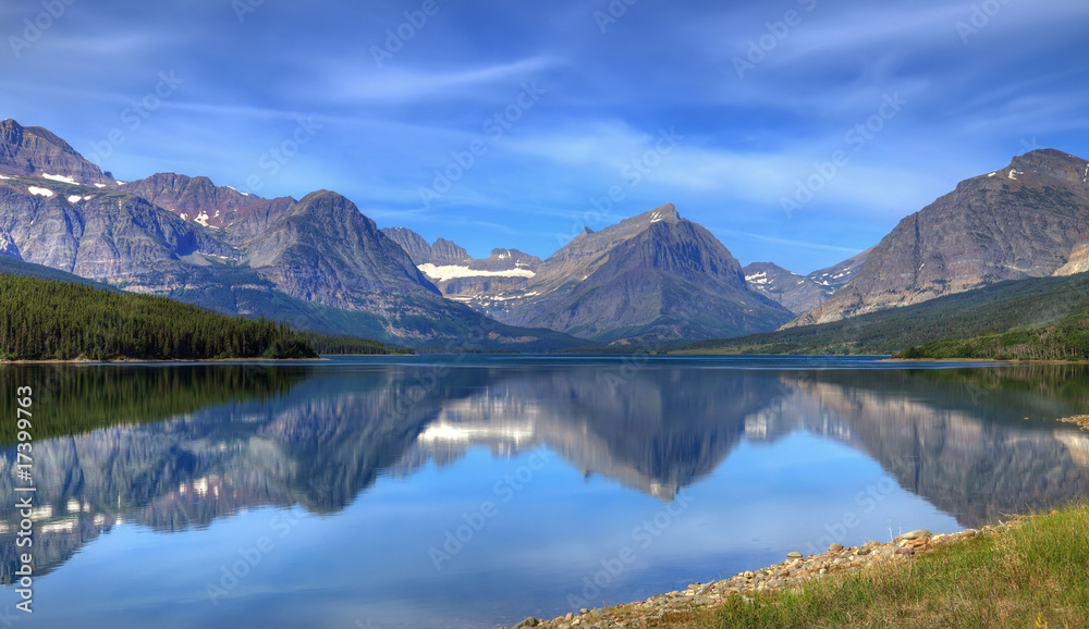 Stiller Bergsee in Montana (Saint Mary Lake) USA Stiller Bergsee in Montana (Saint Mary Lake) USA
