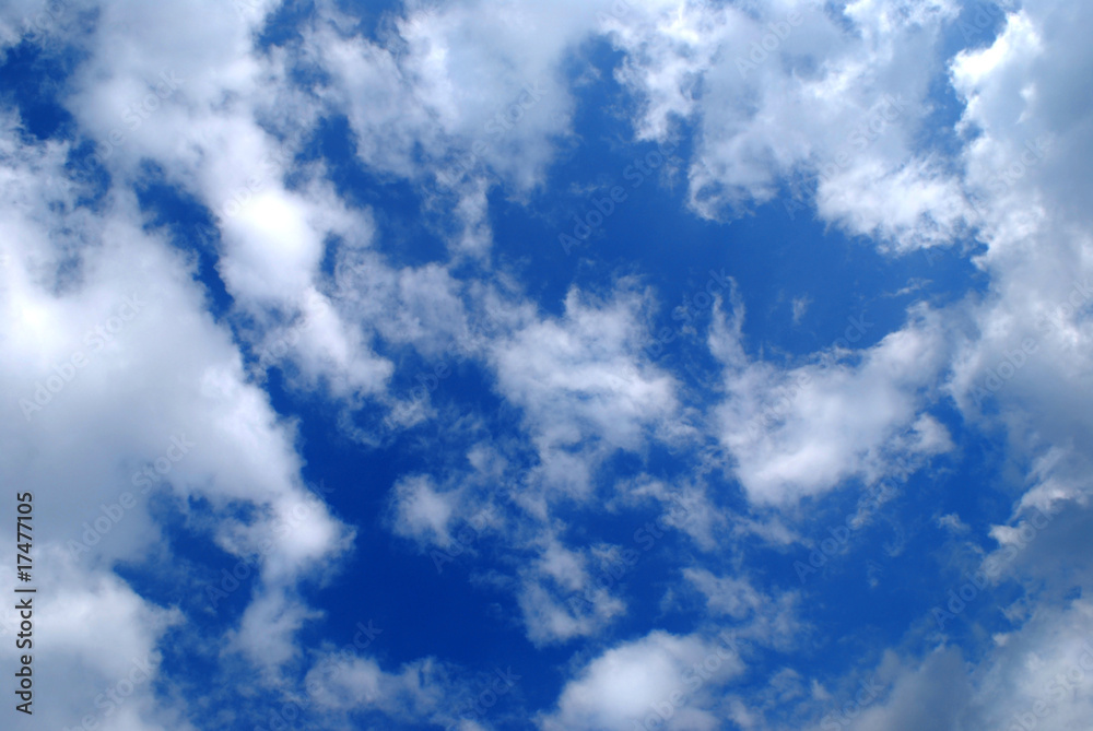 Obraz premium many clouds over the deep blue sky