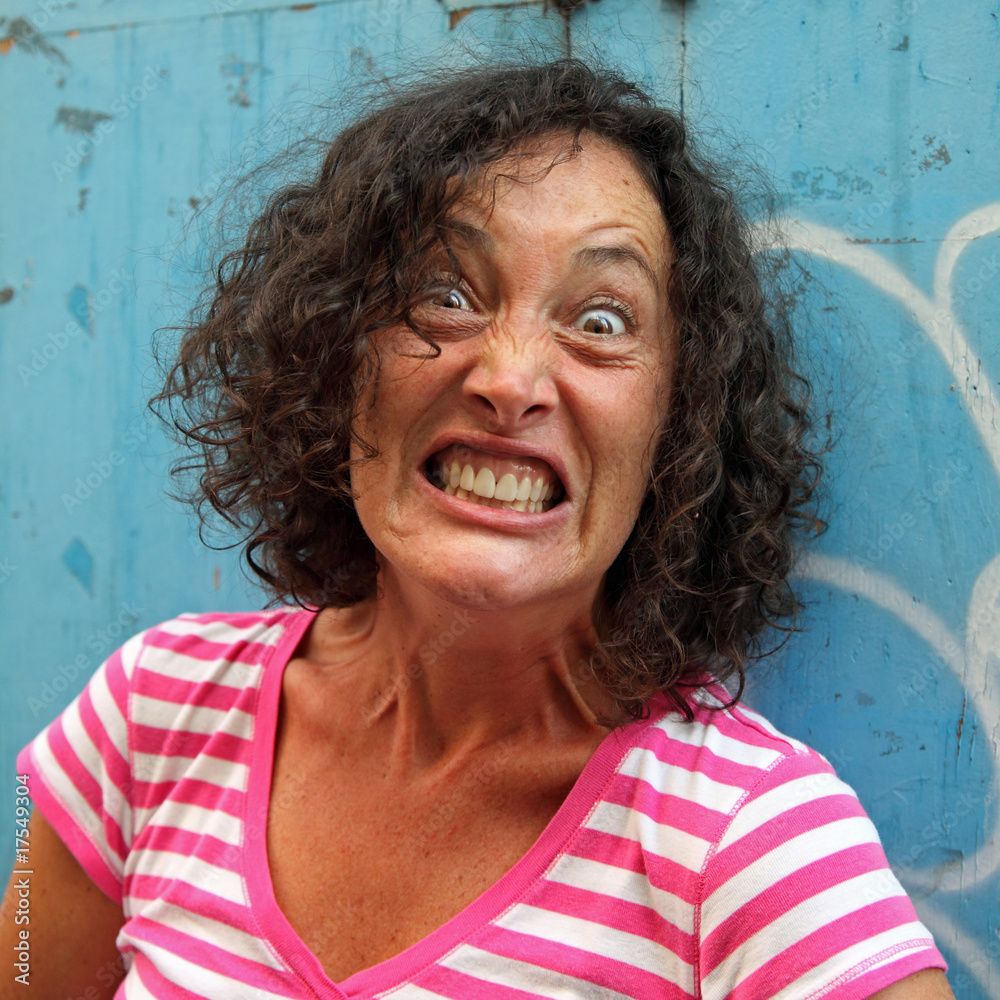 Jeune femme hystérique Photos Adobe Stock