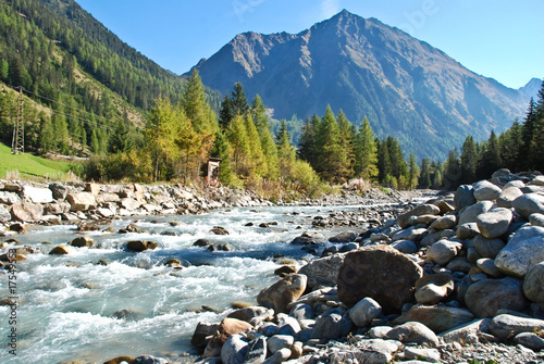 Fluss in den Bergen