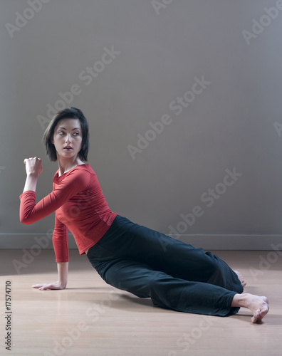 Valokuva assouplissement danseuse entrainement