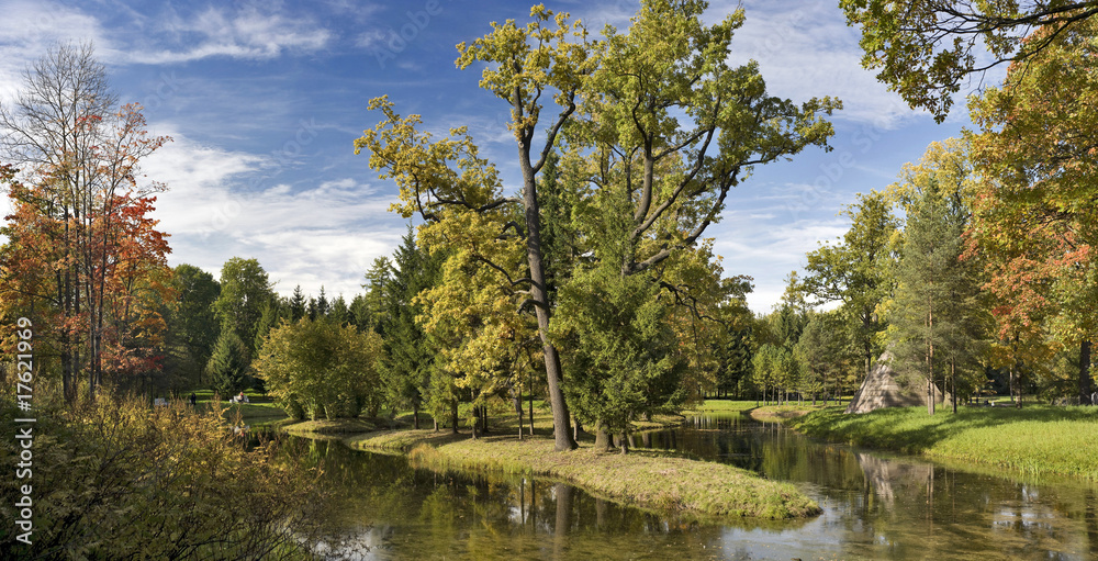 Fototapeta premium Autumn park panorama