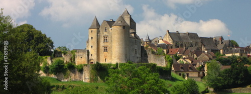 Salignac et son Château, Périgord, Quercy, Limousin photo