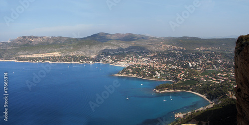 Cassis coastline and deep blue sea © nw7.eu