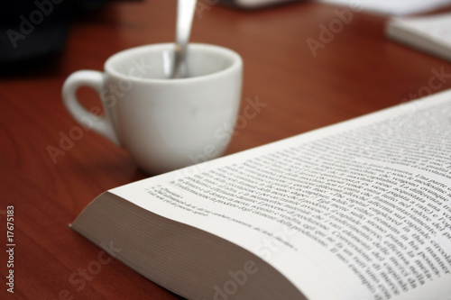 Un caffè e un buon libro..