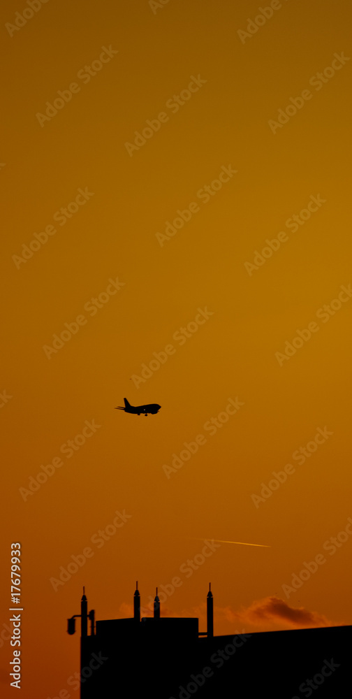 Flugzeug im Sonnenuntergang Flugzeug im Sonnenuntergang