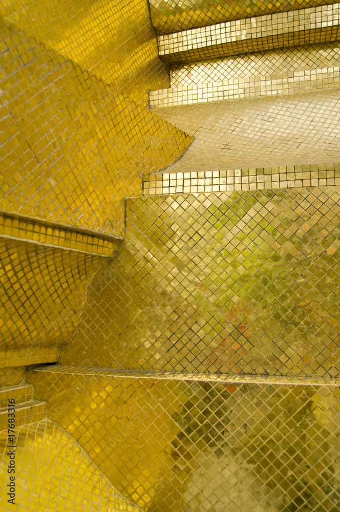 Obraz premium golden mosaic - exterior of Bangkok royal palace