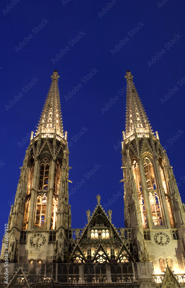 Vienna - Votivkirche - towers in nihgt