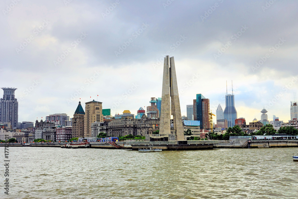 Obraz premium China Shanghai the Bund and the monument to the People Heroes