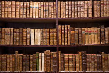 Wandcirkels Bibliotheek Verlaten bibliotheek met versleten boeken  © Christophe Fouquin