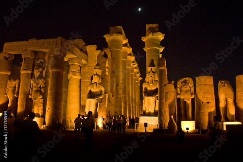 Luxortempel bei Nacht photo