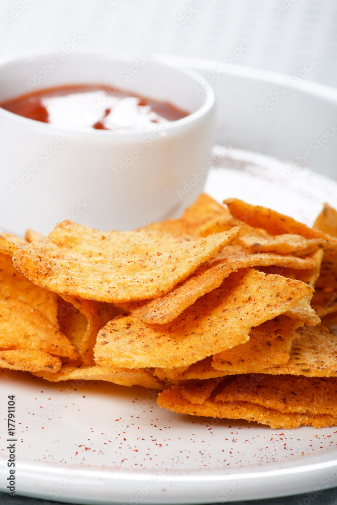 tortilla chips with hot salsa mexicana