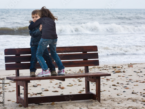 Naklejka bambini al mare d'inverno