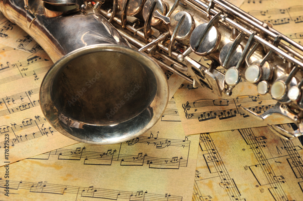 Naklejka premium Old saxophone and notes