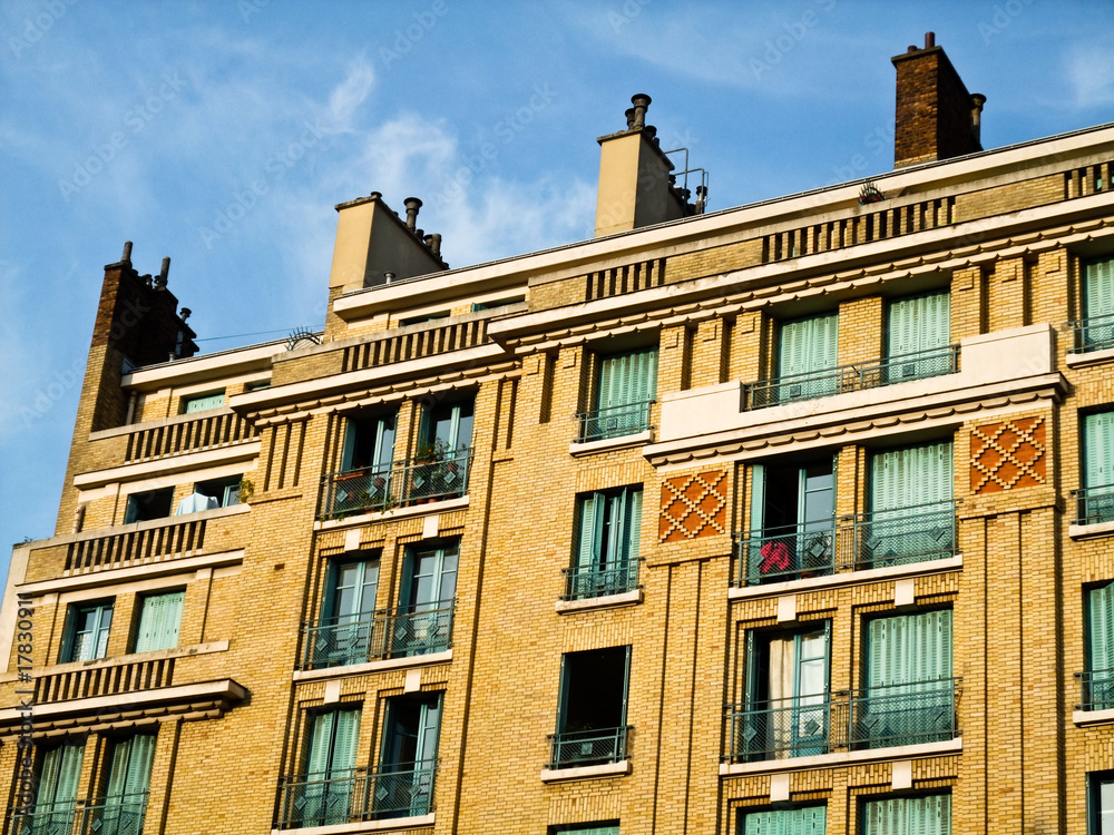 Obraz premium Paris, immeuble ancien