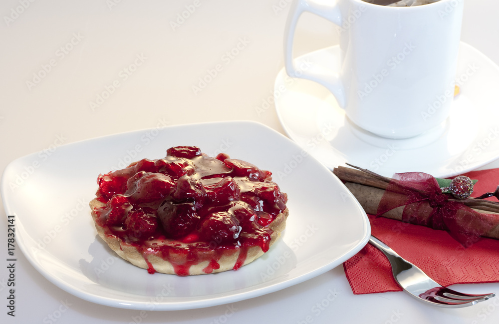 Himbeertörtchen mit Himbeertee Himbeertörtchen mit Himbeertee