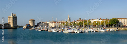 Panoramique du vieux port de La Rochelle en France