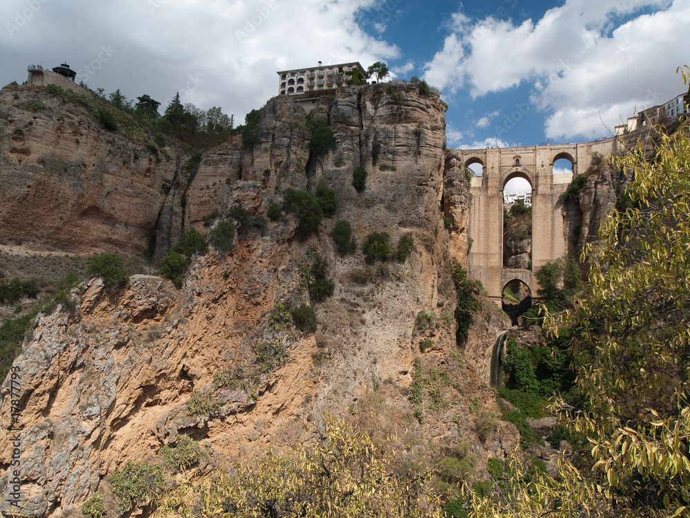 Vue sur le pont spectaculaire de Ronda