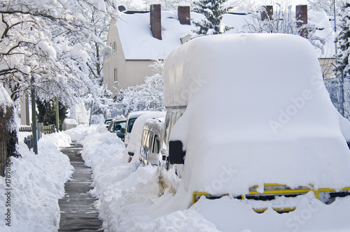 Schneechaos in der Stadt photo