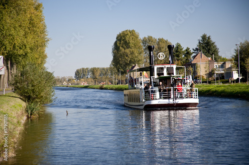 paddle steamer photo