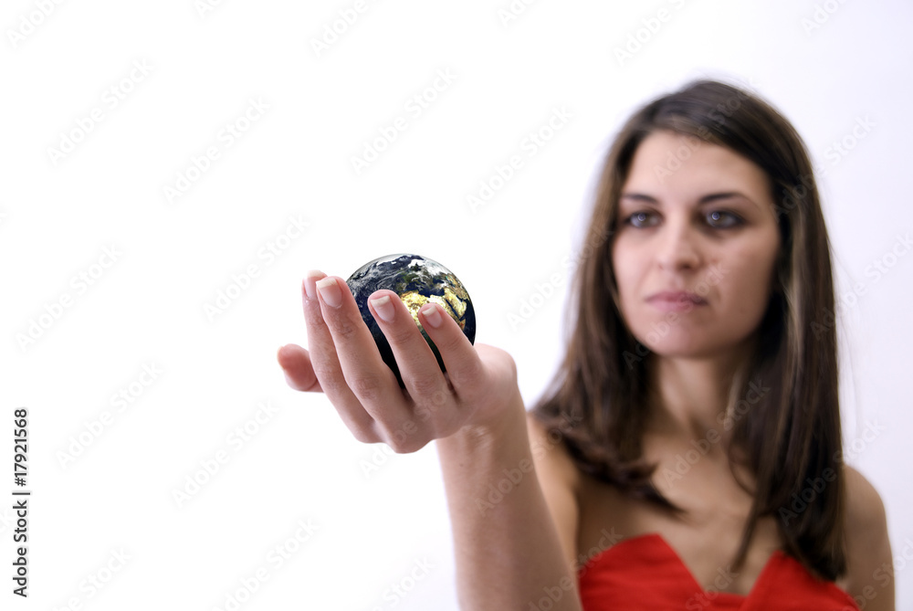 giovane ragazza con mondo in mano giovane ragazza con mondo in mano