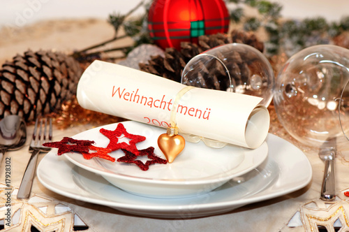 Weihnachtsgedeck mit Sternen photo