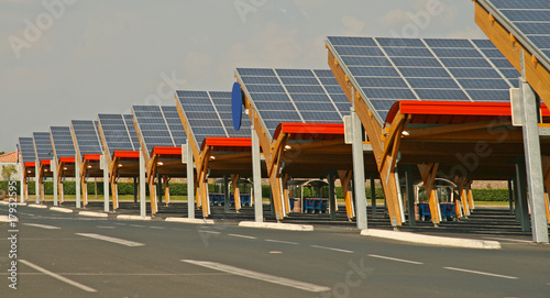 parking écologique, panneau solaire