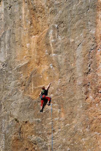 The rock-climber during rock conquest © Andrii Vergeles