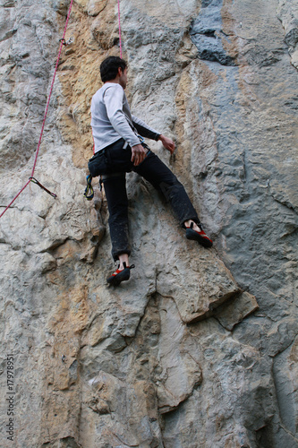 Fototapeta Naklejka Na Ścianę i Meble -  Climb the rock