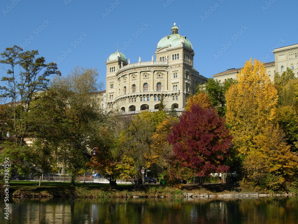 Berner Bundeshaus an der Aare Berner Bundeshaus an der Aare